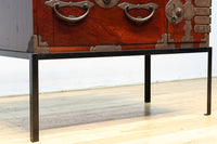 丸型の装飾金具で格調高いアイアンフレーム付き稀少サイズ二本松衣裳箪笥 BB3255