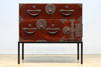 丸型の装飾金具で格調高いアイアンフレーム付き稀少サイズ二本松衣裳箪笥 BB3255