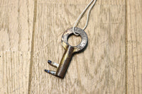 丸型の装飾金具で格調高いアイアンフレーム付き稀少サイズ二本松衣裳箪笥 BB3255