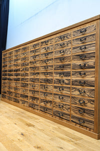 大珍品!!引き出し88杯を備えた黒柿の味わいが素敵な圧巻の大容量収納箪笥BB3258