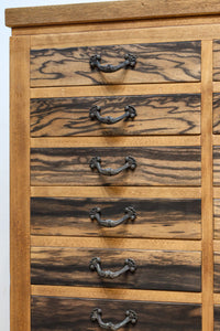 大珍品!!引き出し88杯を備えた黒柿の味わいが素敵な圧巻の大容量収納箪笥BB3258