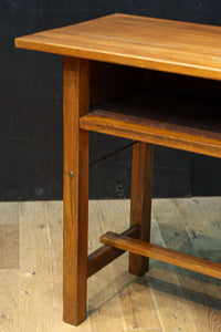 レトロな面持ちあるシンプルな作業台 BB3275