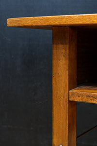 レトロな面持ちあるシンプルな作業台 BB3275