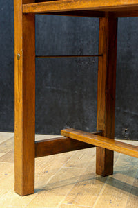 レトロな面持ちあるシンプルな作業台 BB3275