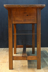 レトロな面持ちあるシンプルな作業台 BB3275