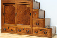 極上の杢目に艶やかな光沢が放つ上品な佇まいの階段箪笥 BB3300