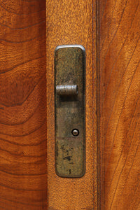 極上の杢目に艶やかな光沢が放つ上品な佇まいの階段箪笥 BB3300