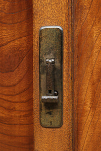 極上の杢目に艶やかな光沢が放つ上品な佇まいの階段箪笥 BB3300