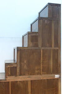 極上の杢目に艶やかな光沢が放つ上品な佇まいの階段箪笥 BB3300