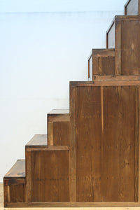 極上の杢目に艶やかな光沢が放つ上品な佇まいの階段箪笥 BB3300