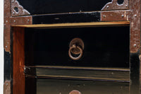 稀少サイズ!! 鶴亀の豪華装飾金具で華やかな面持ちをした庄内箪笥 BB3313