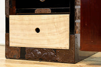 稀少サイズ!! 鶴亀の豪華装飾金具で華やかな面持ちをした庄内箪笥 BB3313