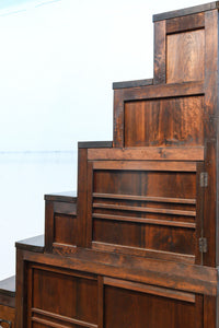 気品ある色艶に伝統の風格漂う両面手摺付き階段箪笥 BB3317