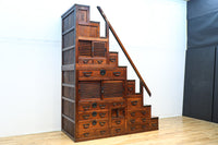 気品ある色艶に伝統の風格漂う両面手摺付き階段箪笥 BB3317