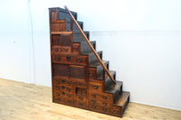 気品ある色艶に伝統の風格漂う両面手摺付き階段箪笥 BB3317