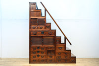 気品ある色艶に伝統の風格漂う両面手摺付き階段箪笥 BB3317