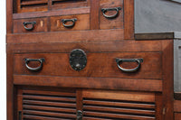 気品ある色艶に伝統の風格漂う両面手摺付き階段箪笥 BB3317