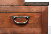 気品ある色艶に伝統の風格漂う両面手摺付き階段箪笥 BB3317