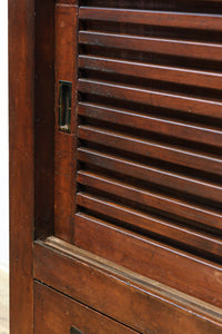 気品ある色艶に伝統の風格漂う両面手摺付き階段箪笥 BB3317