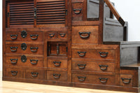 気品ある色艶に伝統の風格漂う両面手摺付き階段箪笥 BB3317