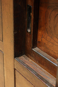 気品ある色艶に伝統の風格漂う両面手摺付き階段箪笥 BB3317