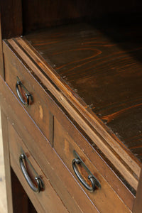 気品ある色艶に伝統の風格漂う両面手摺付き階段箪笥 BB3317