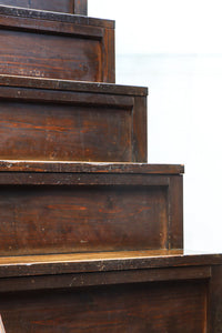 気品ある色艶に伝統の風格漂う両面手摺付き階段箪笥 BB3317