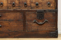 古色を帯びた枯れ具合に圧巻の引き出しが並ぶ百目箪笥 BB3320