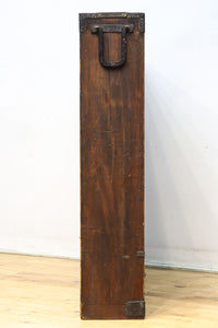 古色を帯びた枯れ具合に圧巻の引き出しが並ぶ百目箪笥 BB3320