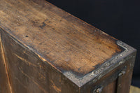 古色を帯びた枯れ具合に圧巻の引き出しが並ぶ百目箪笥 BB3320