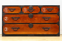 落ち着いた朱の色彩に丸金具を添えた上品な最上衣裳箪笥 BB3322