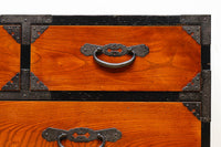 落ち着いた朱の色彩に丸金具を添えた上品な最上衣裳箪笥 BB3322