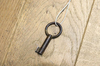 両袖に引き出しを備えた味わい深い文机 BB3326