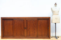 視線を離せない程に美しい波を打つような杢目の4枚引き戸の水屋箪笥 BB3327