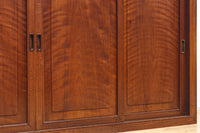 視線を離せない程に美しい波を打つような杢目の4枚引き戸の水屋箪笥 BB3327