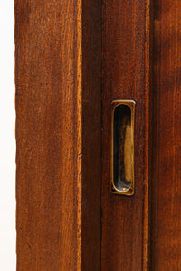 視線を離せない程に美しい波を打つような杢目の4枚引き戸の水屋箪笥 BB3327