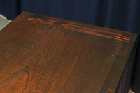 視線を離せない程に美しい波を打つような杢目の4枚引き戸の水屋箪笥 BB3327