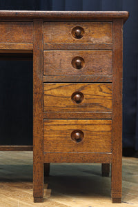 デザイン性の高いレトロ感溢れるデスク BB3332