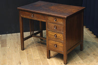 デザイン性の高いレトロ感溢れるデスク BB3332