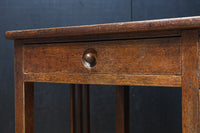 デザイン性の高いレトロ感溢れるデスク BB3332