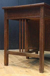 デザイン性の高いレトロ感溢れるデスク BB3332