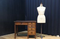 デザイン性の高いレトロ感溢れるデスク BB3332