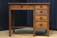 デザイン性の高いレトロ感溢れるデスク BB3332