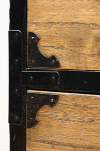 木地色の色彩を黒枠で整えた雅で美しい最上箪笥 BB3334