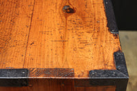 木地色の色彩を黒枠で整えた雅で美しい最上箪笥 BB3334