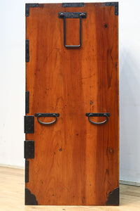 木地色の色彩を黒枠で整えた雅で美しい最上箪笥 BB3334