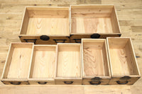 木地色の色彩を黒枠で整えた雅で美しい最上箪笥 BB3334