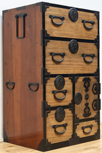 木地色の色彩を黒枠で整えた雅で美しい最上箪笥 BB3334