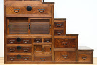 優美なけやき杢目に漆の艶やかな光沢が貫録を漂わす美濃階段箪笥 BB3337