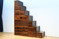 優美なけやき杢目に漆の艶やかな光沢が貫録を漂わす美濃階段箪笥 BB3337